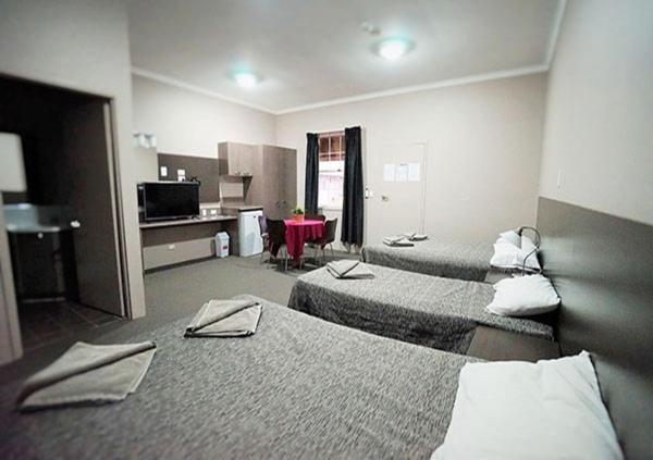 טננט קריק Bluestone Motor Inn מראה חיצוני תמונה